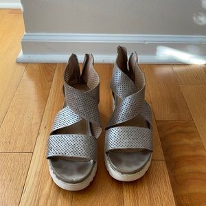 Steve Madden comfort sandals metallic